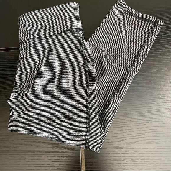 Old Navy Active Go-Dry Leggings, Girl Large (10-12) - Picture 9 of 9